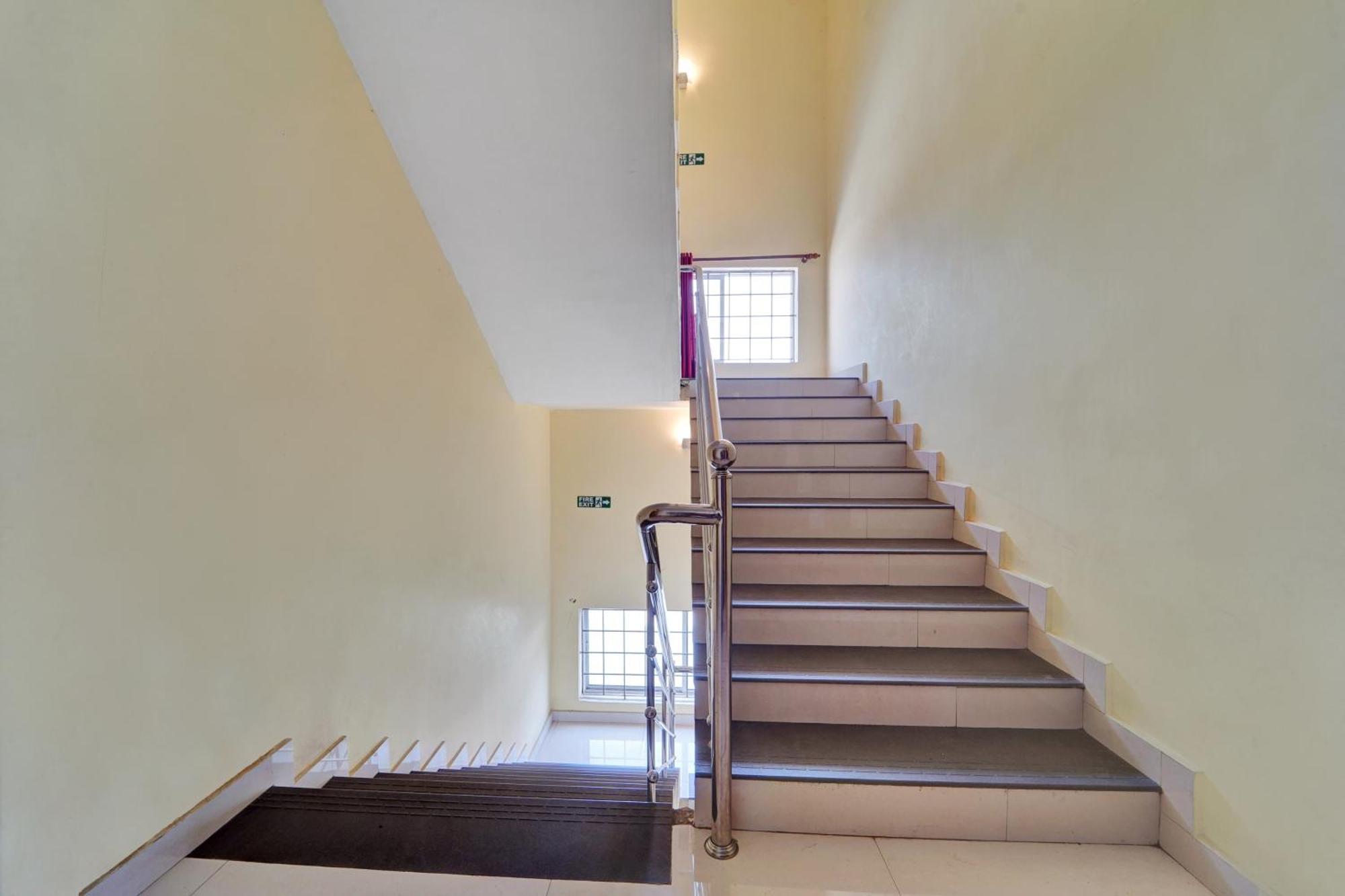 Super Townhouse Ernakulam North 호텔 Kochi 외부 사진