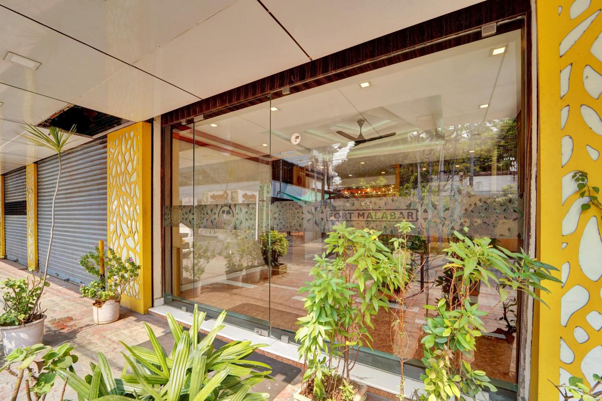 Super Townhouse Ernakulam North 호텔 Kochi 외부 사진