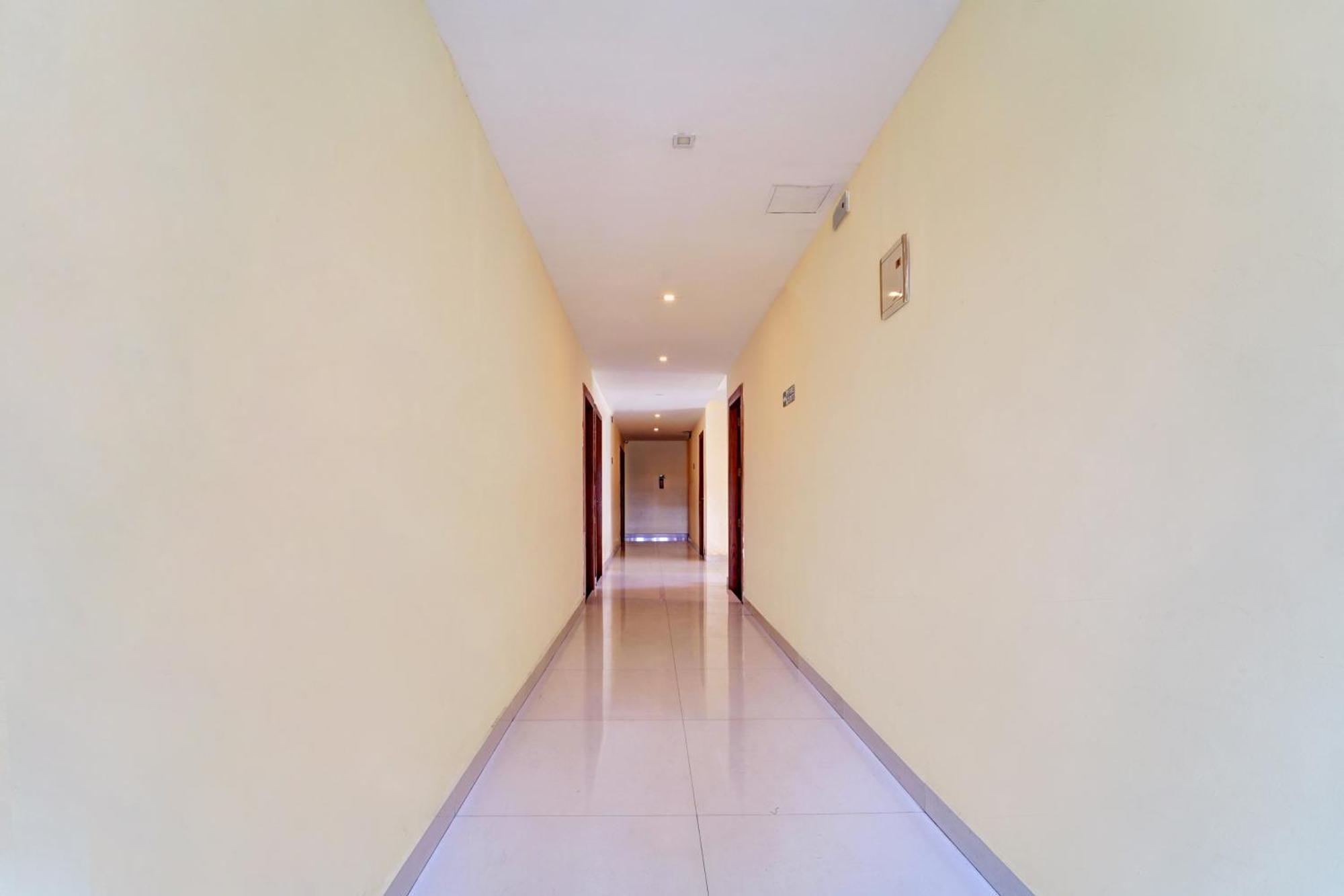 Super Townhouse Ernakulam North 호텔 Kochi 외부 사진