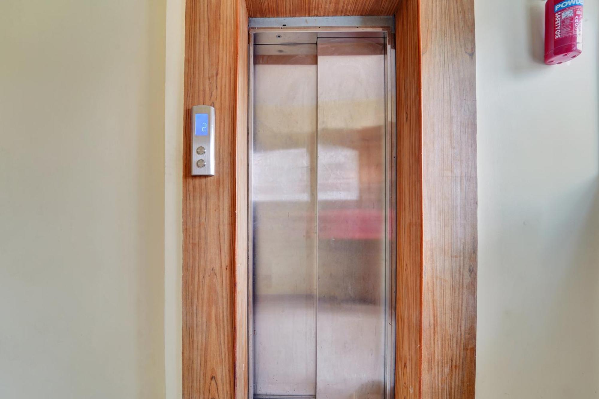 Super Townhouse Ernakulam North 호텔 Kochi 외부 사진